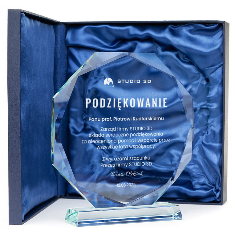 Szklana statuetka firmowa z grawerem – podziękowania za współpracę