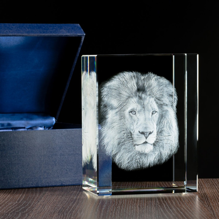 Fotolampka 3D Lew – kryształowa statuetka z grawerunkiem 3D i podstawką LED 200×150×100 mm