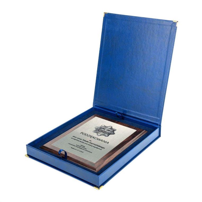 Dyplom 203x254 mm DLA POLICJANTA z nadrukiem odznaki i dedykacją