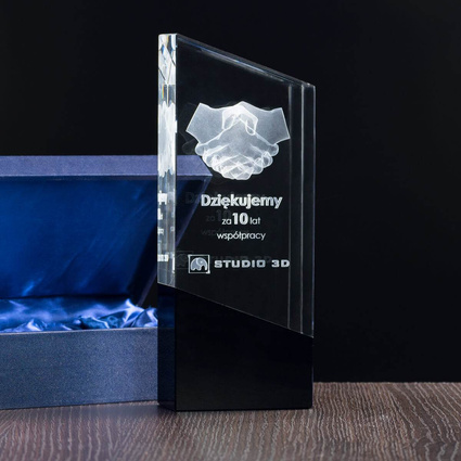 Kryształowe trofeum, podziękowanie za wieloletnią współpracę