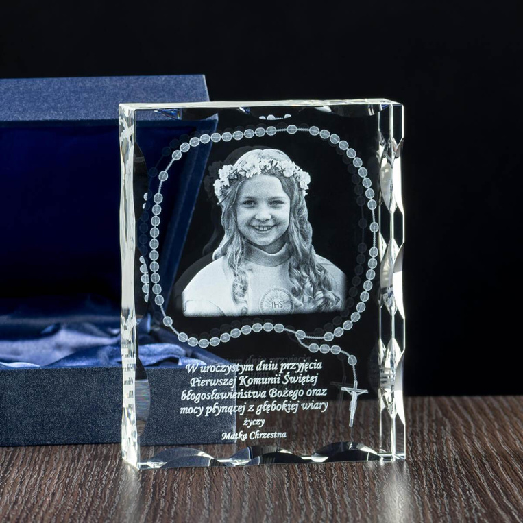 Zdjęcie otoczone trójwymiarowym różańcem oraz dedykacja!