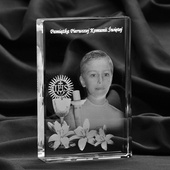 Pamiątka I Komunii Św. - zdjęcie 3D wygrawerowane w krysztale
