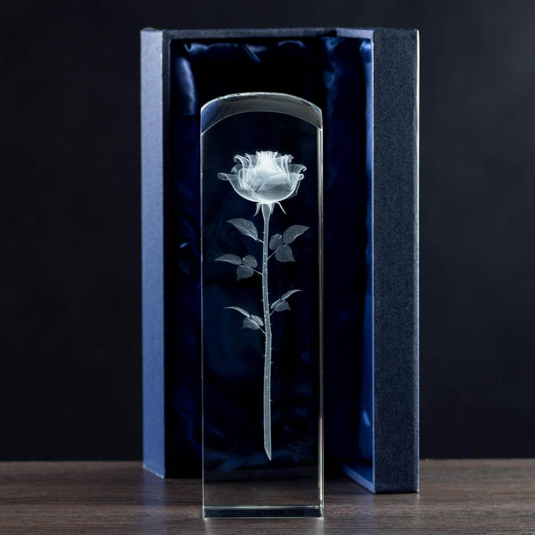 Róża 3D w dużej kolumnie dla wychowawcy, nauczyciela