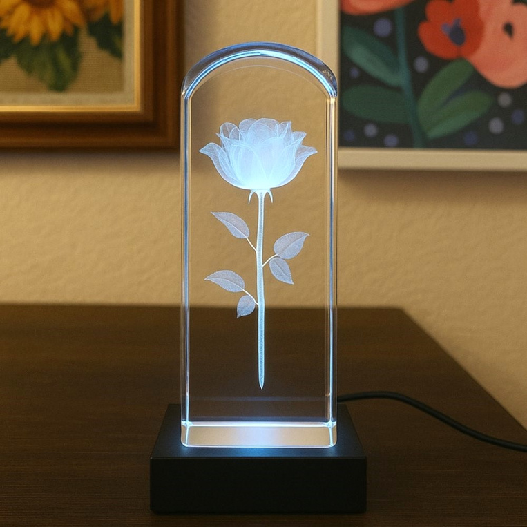 Kryształ z różą 3D na podstawce LED – wyjątkowy, personalizowany prezent