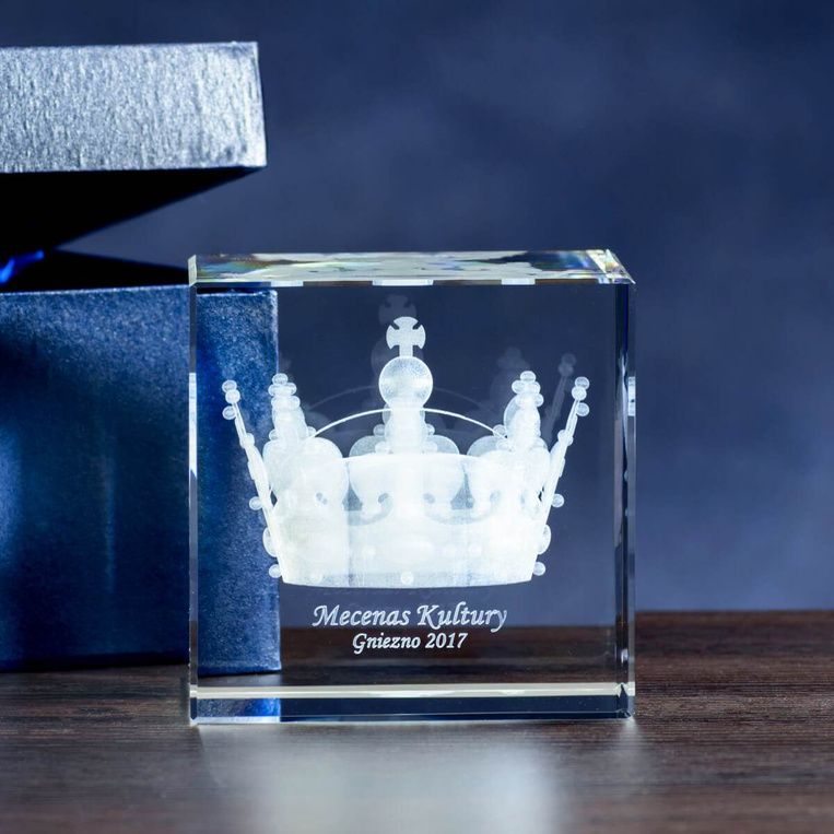 Kryształowy przycisk do papieru z koroną personalizowany dedykacją