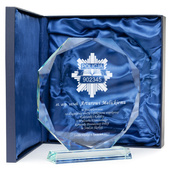 Grawerowana statuetka dla policjanta na emeryturę – prezent po służbie