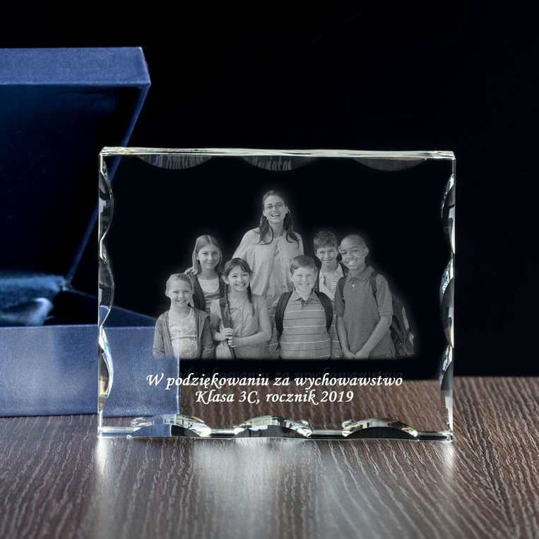 Fotoprezent - zdjęcie klasowe dla wychowawcy nauczyciela koniec roku szkolnego