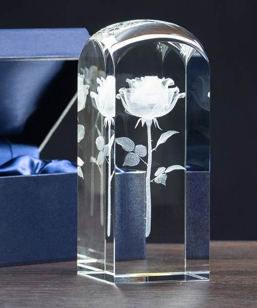 Kryształowa statuetka - Trójwymiarowa roża wraz z miejscem na Twoją dedykację