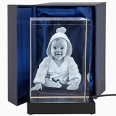 Fotokryształ 3D dziecka w dużej statuetce – personalizowana pamiątka z LED