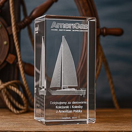 Prezent dla szefa - JACHT 3D grawer w okazałej statuetce z dedykacją