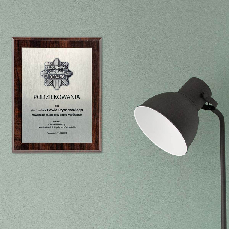 Podziękowania dla policjanta za służbę - dyplom z okazji odejścia na emeryturę