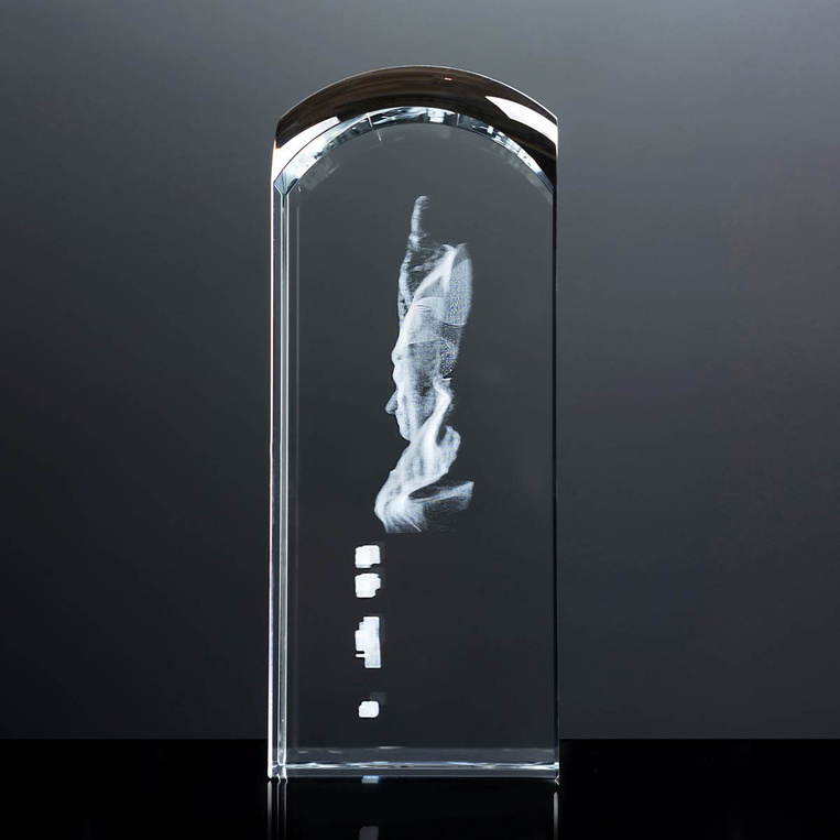 Trójwymiarowe zdjęcie Jana Pawła II w szkle - fotokryształ z oryginalnym podpisem