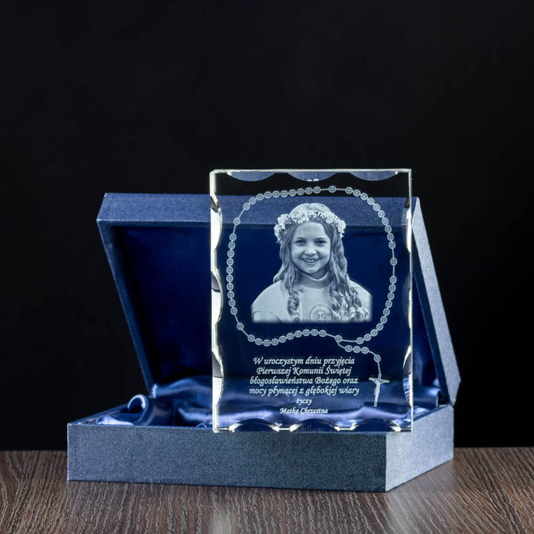 Zdjęcie otoczone trójwymiarowym różańcem oraz dedykacja!