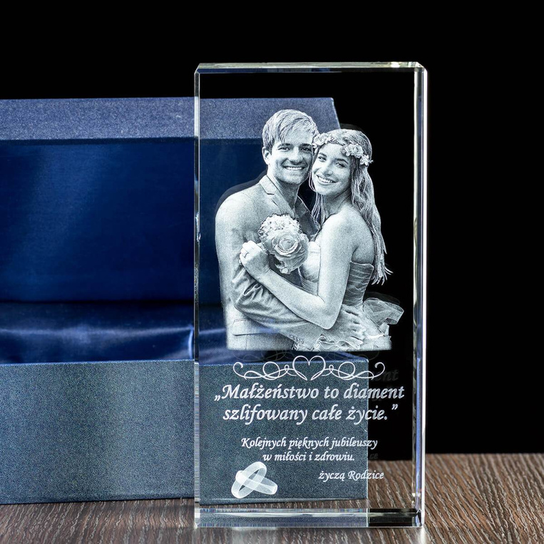 Duża statuetka kryształowa 3D 100×200×70 mm – zdjęcie pary z dedykacją