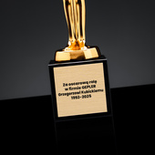 Oscar za Oscarową Rolę w Firmie – statuetka z grawerem na czarnej szklanej podstawie