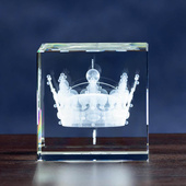 Kryształowy przycisk do papieru z koroną personalizowany dedykacją