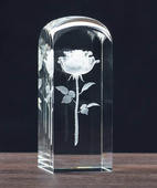 Kryształowa statuetka - Trójwymiarowa roża wraz z miejscem na Twoją dedykację