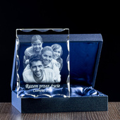 Fotokryształ 2D z wygrawerowanym zdjęciem rodzinnym – pamiątkowa statuetka szklana