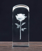 Kryształowa statuetka - Trójwymiarowa roża wraz z miejscem na Twoją dedykację