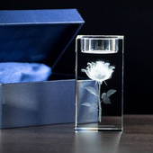 Róża 3D w kryształowym świeczniku z Twoją dedykacją. Etui w komplecie