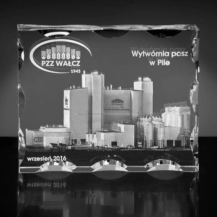 Budynek firmowy 3D - zdjęcie obiektów firmy wygrawerowane szkle