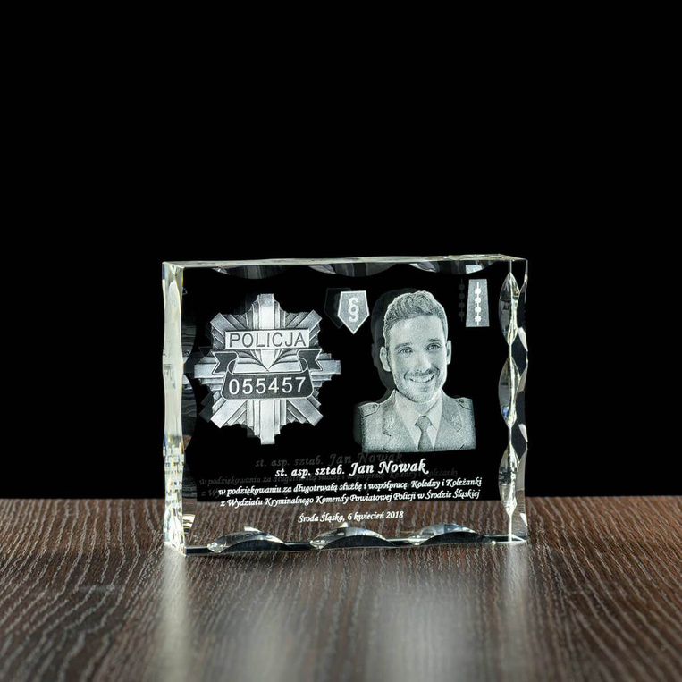 Podziękowania dla Policjanta 3D - odznaka i zdjęcie. Grawer w szkle