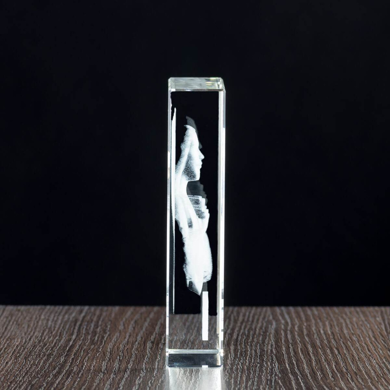 Obrazek Jezusa wygrawerowany w szklanej statuetce - PODZIĘKOWANIE DLA KATECHETY