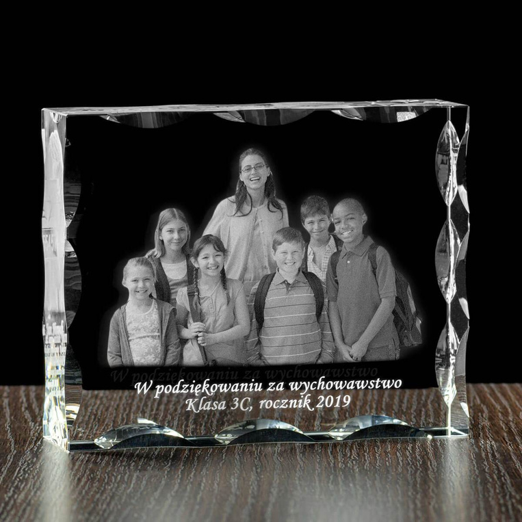 Fotokryształ - zdjęcie 2D klasowe wygrawerowane w ozdobnej statuetce