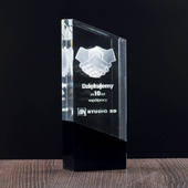 Kryształowe trofeum, podziękowanie za wieloletnią współpracę 