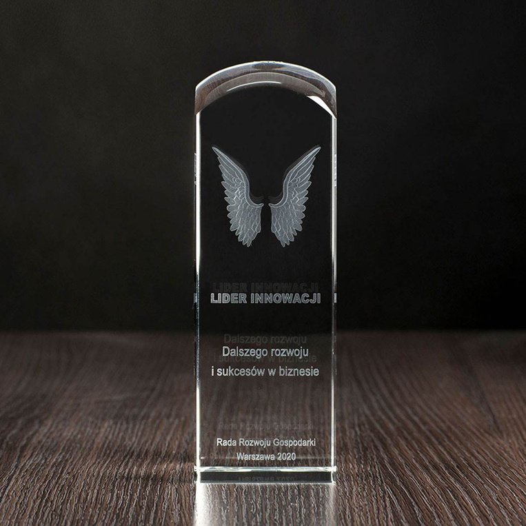 Trójwymiarowe skrzydła w krysztale + logo + dedykacja