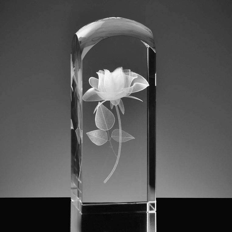 Trójwymiarowa Róża wygrawerowana w szkle - prezent gratulacje