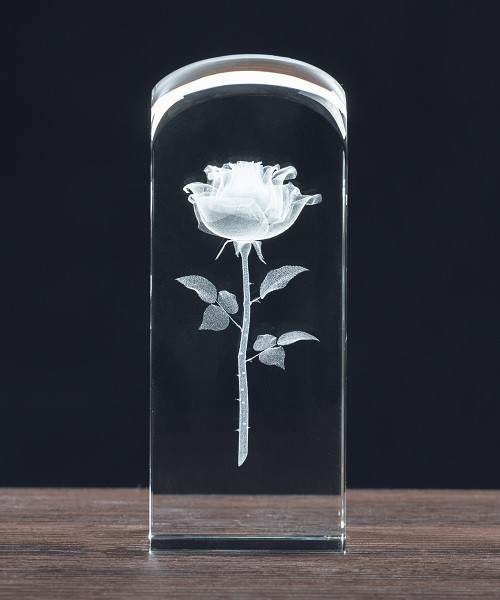 Kryształowa statuetka - Trójwymiarowa roża wraz z miejscem na Twoją dedykację