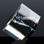 Firmowy prezent jubileuszowy - kryształowa statuetka wręczana na Gali