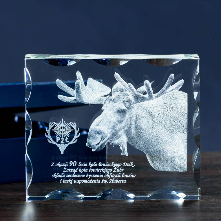 Łoś 3D w krysztale – statuetka dla myśliwego w eleganckim etui