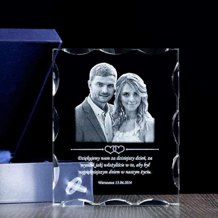 Fotolampka 3D z grawerem zdjęcia i tekstu – personalizowana statuetka LED