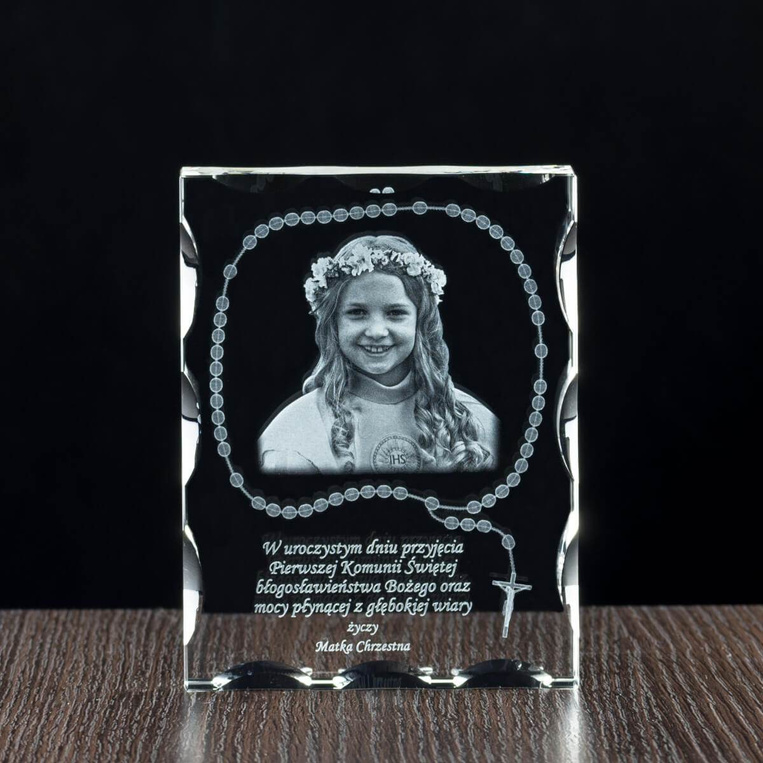 Zdjęcie otoczone trójwymiarowym różańcem oraz dedykacja!