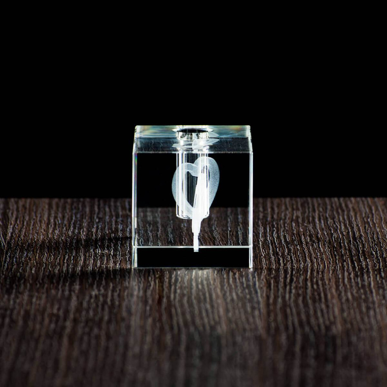 Stojak na długopis z personalizacją - stylowy prezent dla niego