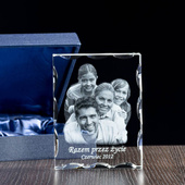 Prezent DLA MAMY - zdjęcie rodzinne w szklanej statuetce. Fotoprezent