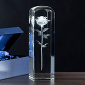 Prezent dla Mamy - Róża 3D z dedykacją w dużej statuetce 220x65x65 mm