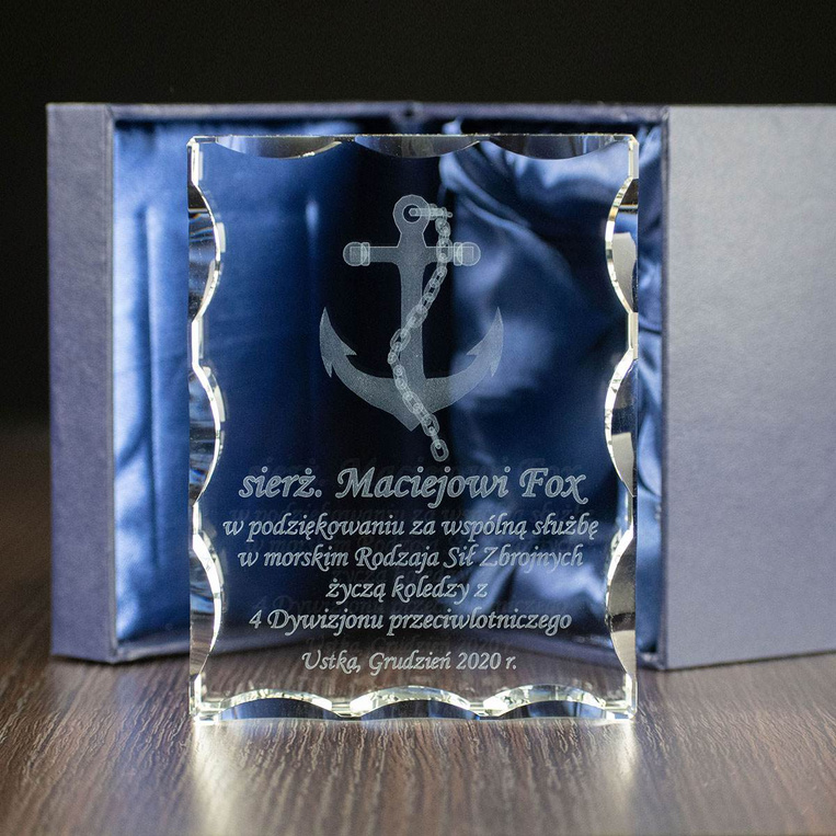 Kotwica 3D wygrawerowana w szklanej statuetce - JUBILEUSZ MARYNARZA