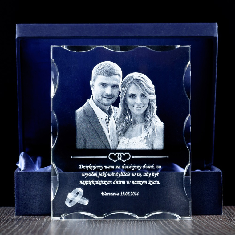 Fotolampka 3D z grawerem zdjęcia i tekstu – personalizowana statuetka LED