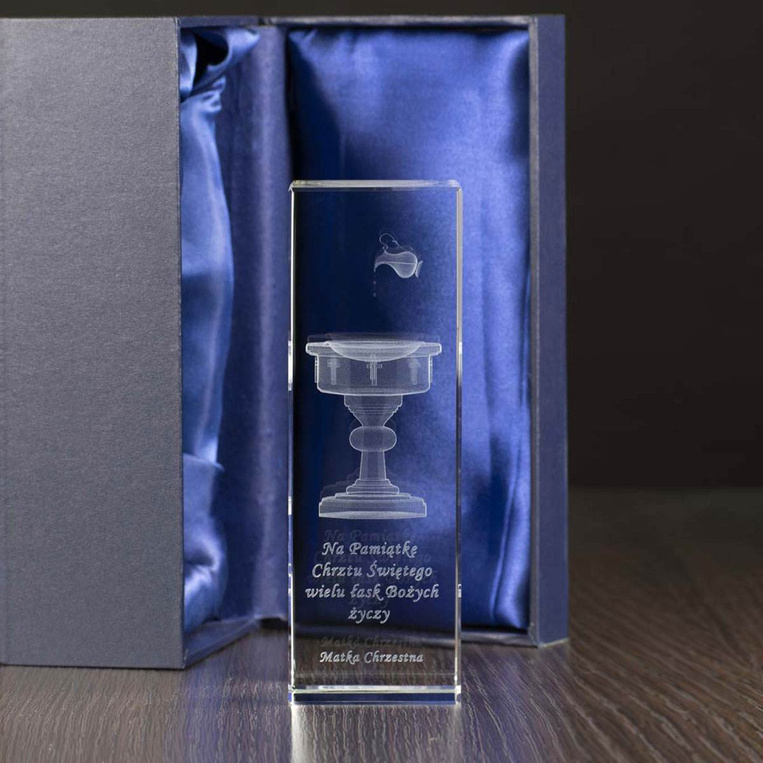 Pamiątka na Chrzciny - Chrzcielnica 3D wygrawerowana w kryształowej statuetce