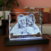 Fotoprezent grawerowany w szkle - zdjęcie 2D w statuetce, podstawka LED