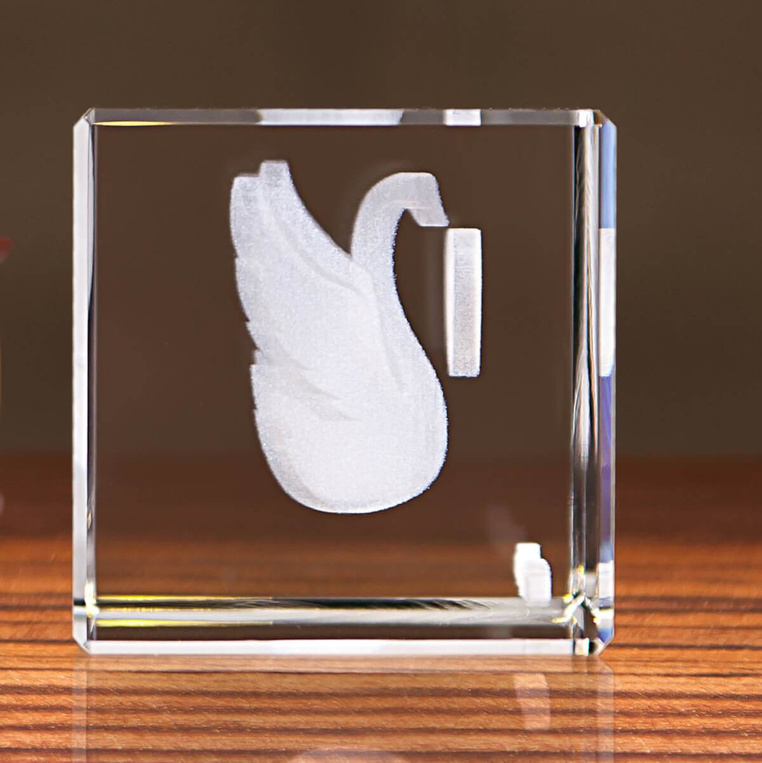 Walentynkowa pamiątka - Łabędzie 3D w małej statuetce