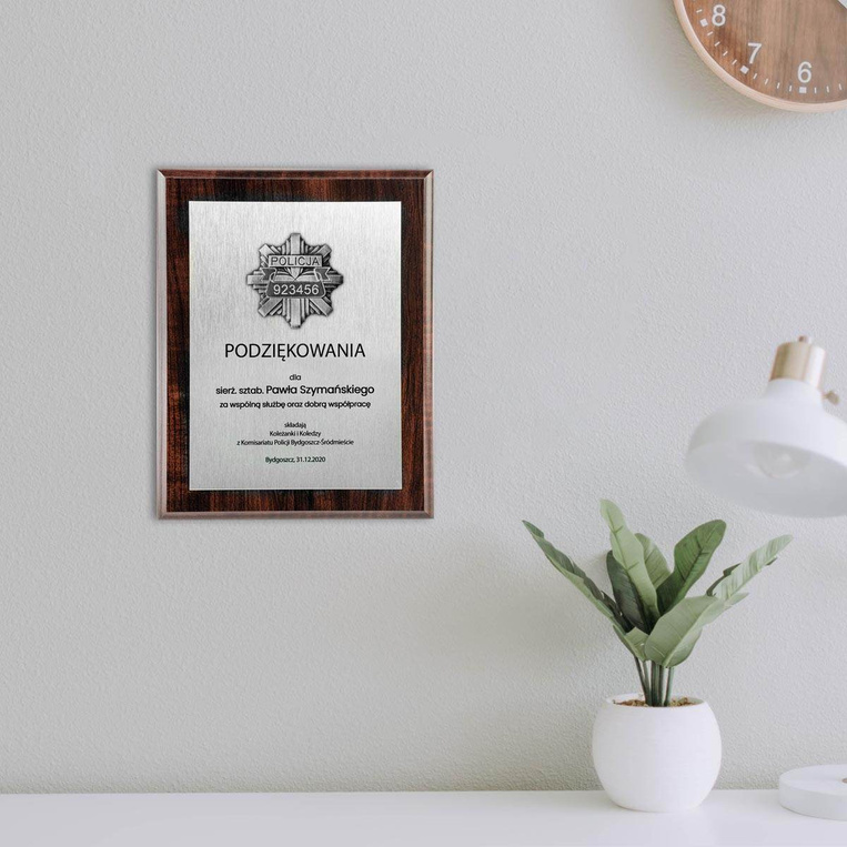 Podziękowania dla policjanta za służbę - dyplom z okazji odejścia na emeryturę