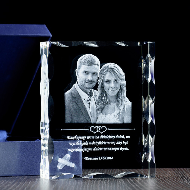 Fotolampka 3D z grawerem zdjęcia i tekstu – personalizowana statuetka LED