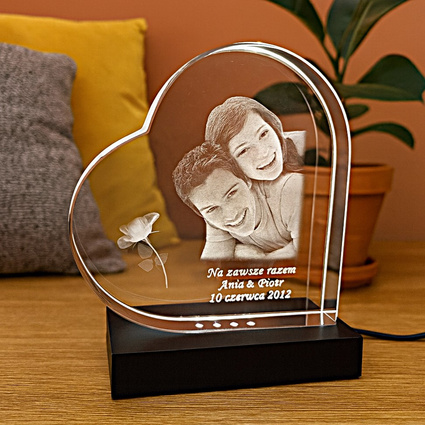 Statuetka kryształowa serce z grawerunkiem 3D pary – fotolampka LED na prezent ślubny