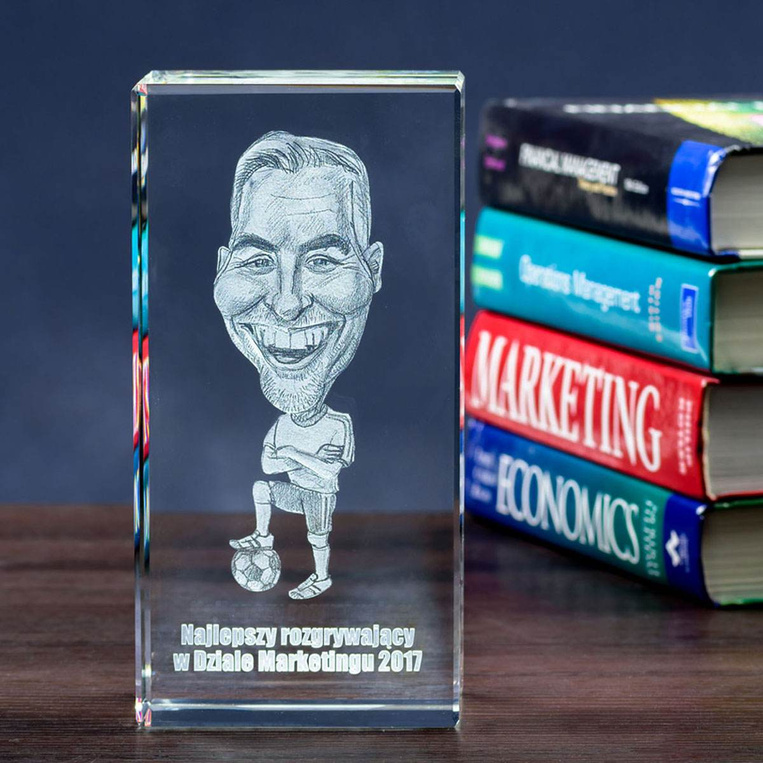 Karykatura 3D - grawer w dużej statuetce dla trenera, piłkarza