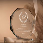 Szklana statuetka z grawerem na 25. rocznicę ślubu – prezent jubileuszowy
