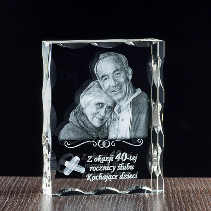 Prezent ze zdjęciem obrączkami i dedykacją na rocznicę ślubu - fotokryształ